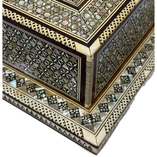 Luxury Vintage Mother of Pearl Inlaid Wooden Cigarette Box for 40 Cigarettes For Sale - Image 6 of 13
