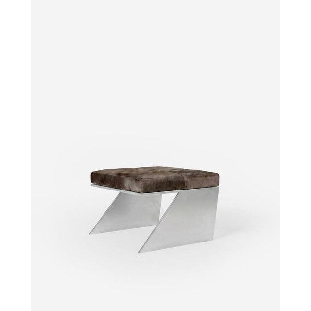 Lv ottoman in aluminum by pietro franceschini. Dimensions: w 58 x d 58 x h 40 cm. Materials: aluminum, fur. The lv edition...