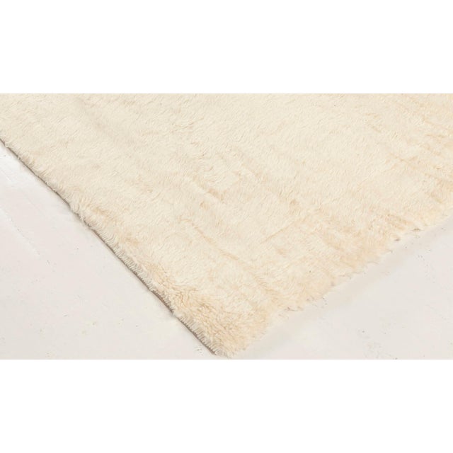 Modern Moroccan-Inspired Ivory Wool Runner by Doris Leslie Blau For Sale - Image 4 of 5