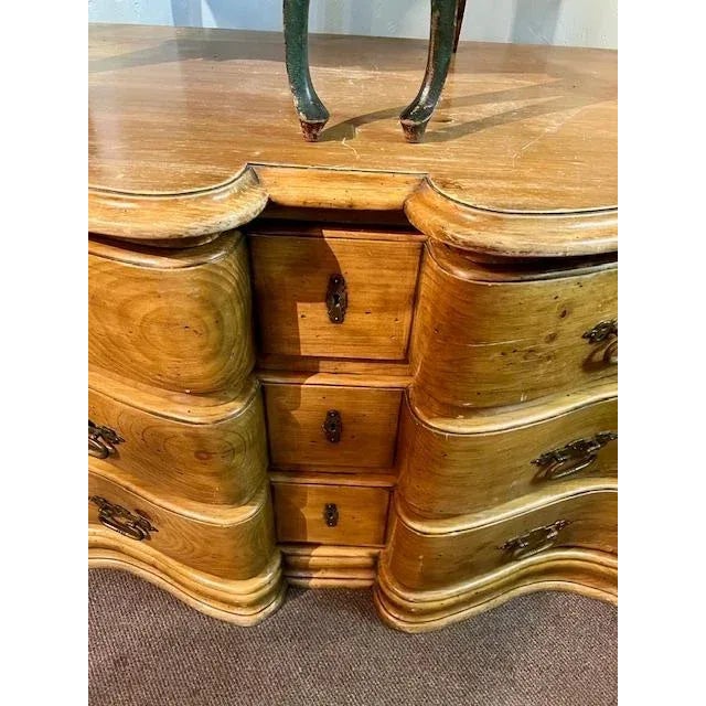 French Late 19th Century Serpentine Chest of Drawers For Sale - Image 3 of 7