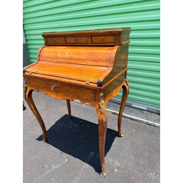 1970s French Louis XV Style Burl Wood Cylinder Roll Top Writing Desk With Brass Gallery and Ormolu Mounts For Sale - Image 4 of 12