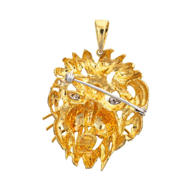 Modern Vintage Lion Pendant Large Head Diamond Eyes 18 Karat Yellow Gold Animal Jewellery For Sale - Image 3 of 4