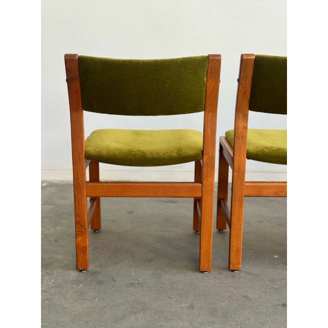 W20 D20.5 H32 SW18.5 SD21 SH18.6 Fully restored solid teak dining chairs in excellent condition. Each unit is structurally...