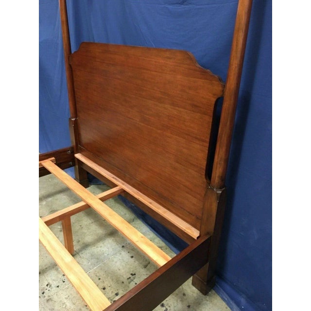 2020s Leighton Hall Queen Size Mahogany Pencil Post Bed - Showroom Sample For Sale - Image 5 of 7