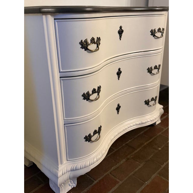 Vintage Broyhill Serpentine 3-Drawer Chest, Professionally Refinished For Sale In Baton Rouge - Image 6 of 9
