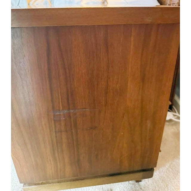 1960s Pair of Mid-Century Transitional Walnut Nightstands -- United Furniture Corp, Attributed For Sale In Miami - Image 6 of 6
