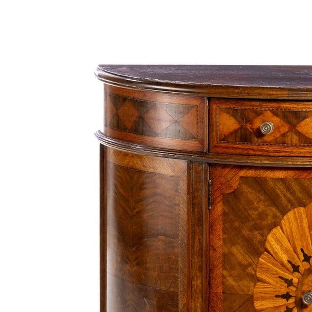 Furniture - English sideboard - 19th century. 19th century English piece; made of mahogany and mahogany root wood; with...