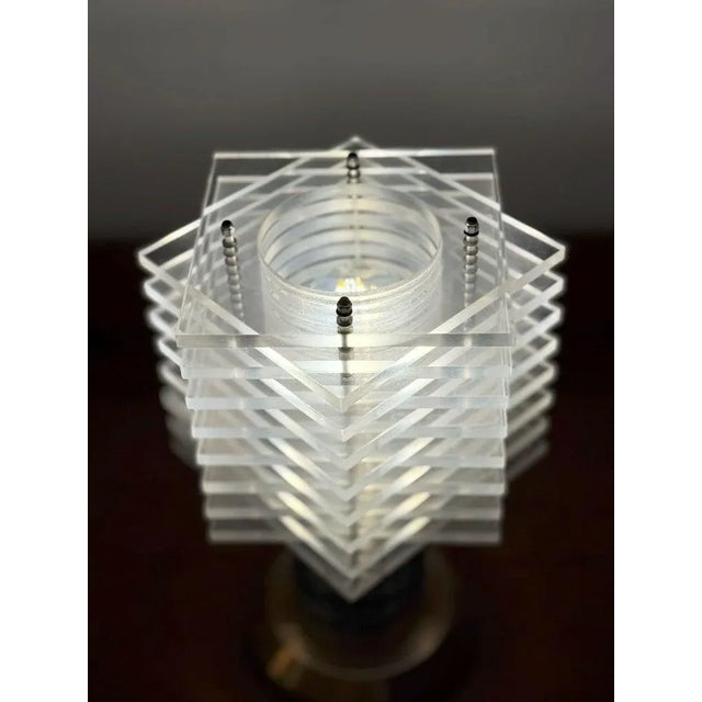 Italian Vintage Modernist Lucite and Brass Table Lamp, C. 1968–1975 For Sale - Image 6 of 10