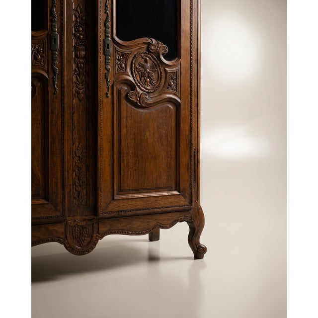 French Mid 19th Century French Louis XV Revival Carved Oak Display Armoire For Sale - Image 3 of 11