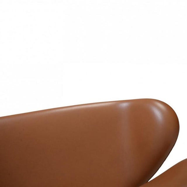 Brown Swan Sofa in Cognac Leather by Arne Jacobsen, 2000s For Sale - Image 8 of 15