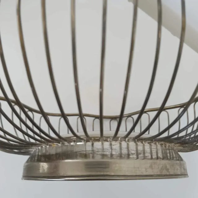1960s Vintage Mid-Century Modern Silver Plate Round Wire Bread Fruit Basket For Sale - Image 5 of 5