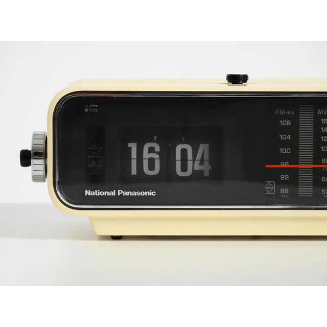 Beige National Panasonic Flip-Number Radio Alarm Clock, 1970s For Sale - Image 8 of 18