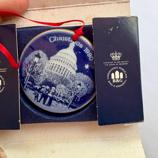 Vintage Bing & Grøndahl Ornament "The Capitol" From the Limited Edition "Christmas in America" 1990, -, Blue and White Porcelain For Sale In Miami - Image 6 of 10