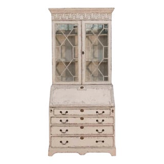 European two-part vitrine cabinet with fine carvings, circa 1790 For Sale