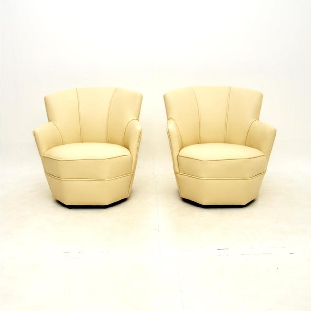 A stunning pair of leather Art Deco armchairs, made in England and dating from the 1930’s. They are of amazing quality and...