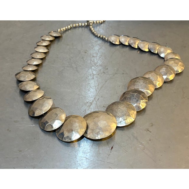 1980s 1980s-90s Large Hammered Silver Tone Disc Necklace For Sale - Image 5 of 5