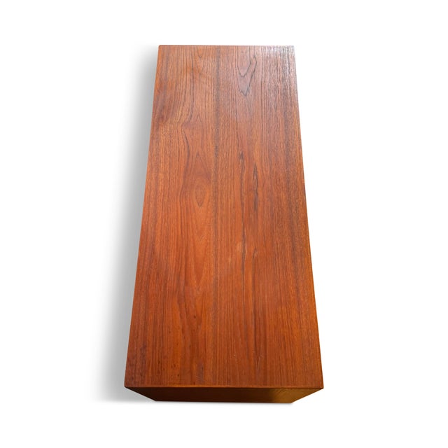 1970s Scandinavian Modern Teak Credenza / Cabinet For Sale In New York - Image 6 of 10
