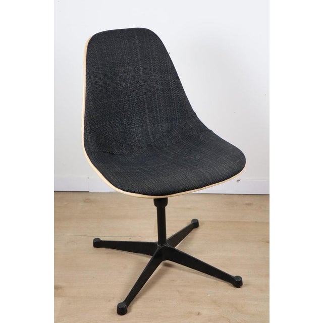 Mid-Century Modern Adjustable Swivel Chair in Fiberglass by Charles and Ray Eames for Herman Miller, 1960s For Sale - Image 3 of 18