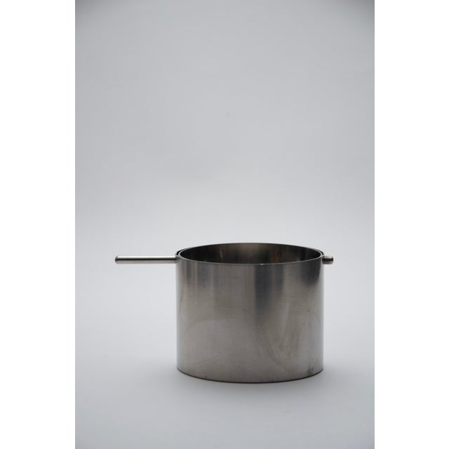 Iconic ashtray designed by Arne Jacobsen in 1967 for the Cylinda Line collection, produced by Stelton. Known as the...