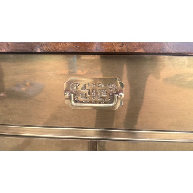 Attributed Mastercraft Brass & Burl Wood Bar Cabinet / Dry Bar, 1970s For Sale - Image 14 of 14