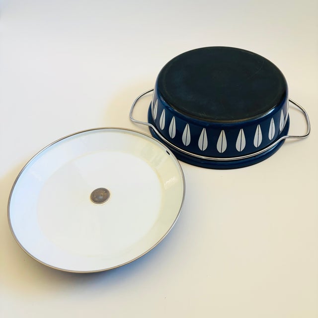 MCM Cathrineholm Enamelware Blue Lotus Casserole Pot - Made in Norway For Sale - Image 14 of 15