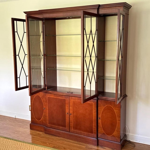Traditional Vintage Baker Georgian Style Lighted Mahogany Breakfront China Cabinet For Sale - Image 3 of 11