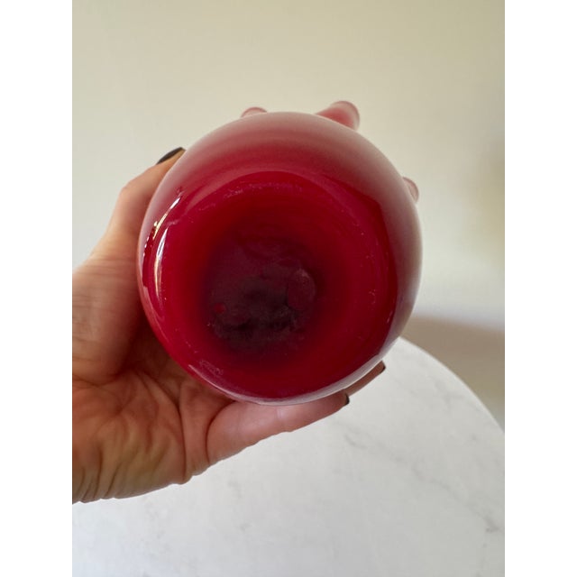 Mid-Century Modern Vintage Red and Green Cased Glass Fazzoletto Handkerchief Vase, Murano Style, C. 1960s For Sale - Image 3 of 6