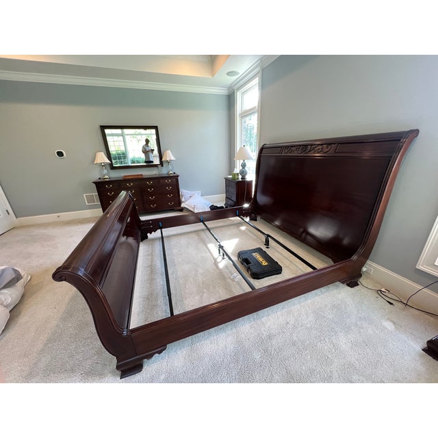American Henkel Harris 179 King Sleigh Bed in #29 Classic Henkel Mahogany For Sale - Image 3 of 6