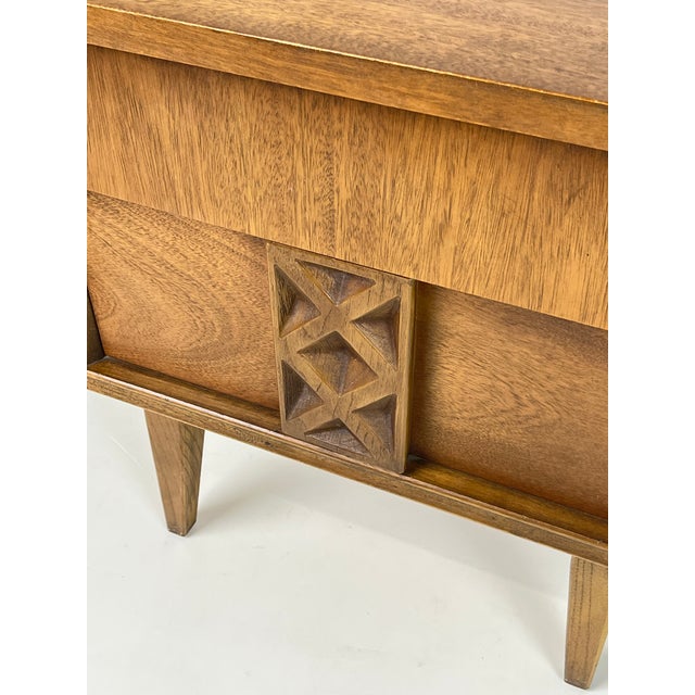 Mid-Century Modern Mid-Century Modern Bassett "Zenith" Series Walnut Nightstand With Sculpted Geometric Pull For Sale - Image 3 of 13