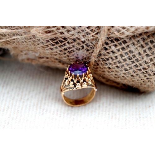 Gold Ring with Grid and Twists For Sale - Image 6 of 8
