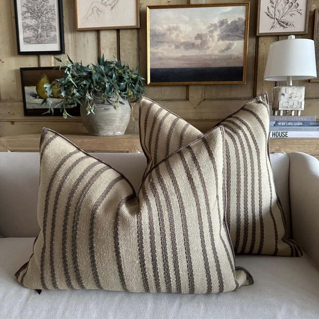 MDV Embroidered Myre Rayure Color: Ecorce (a bronze with gray hues) Size 23x35 Includes insert A beautiful natural flax,...