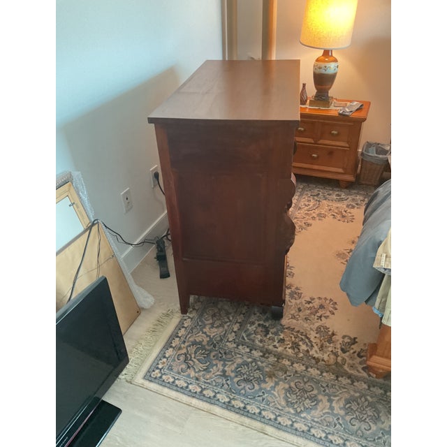 Late 19th Century 1840s Hardwood Chest of Drawers. American Empire Period. S-Shaped Scroll Pillars. Handcarved Fruit and Leaf Wooden Pulls. For Sale - Image 5 of 15