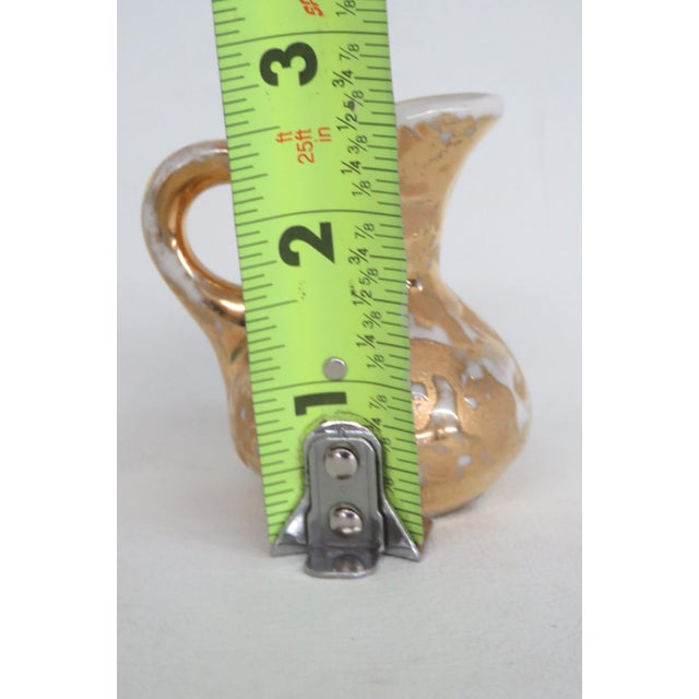 Gold Pocono Crest Mini Ceramic Pitcher 22k Weeping Gold Gilt Souvenir Pottery 4949b For Sale - Image 8 of 12