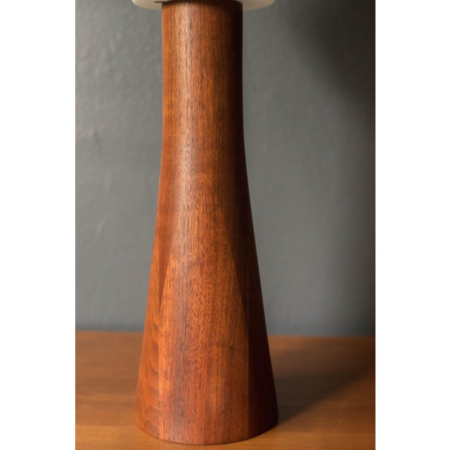 1960s Vintage Sculptural Scandinavian Walnut and Glass Accent Table Lamp For Sale - Image 5 of 15