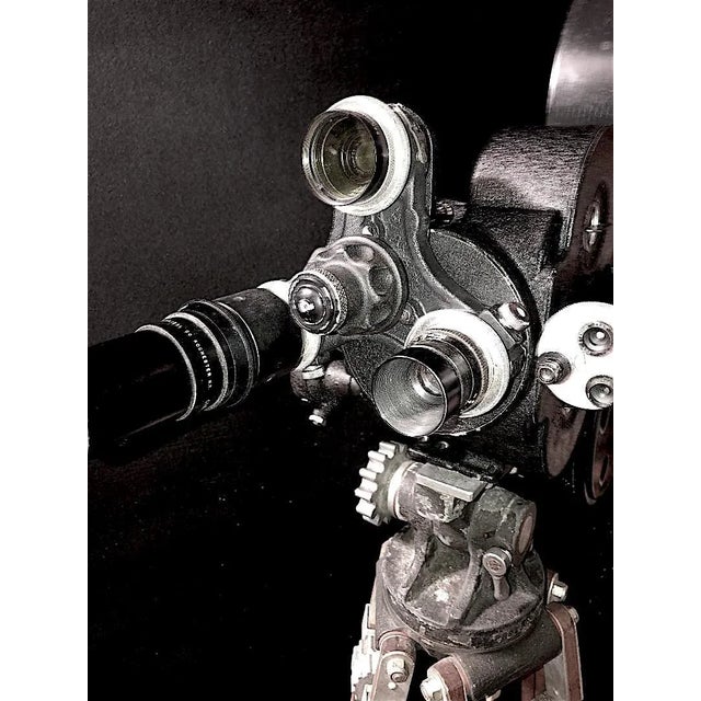 Art Deco Circa 1930s Bell & Howell 35mm Eyemo Movie Camera For Sale - Image 3 of 7