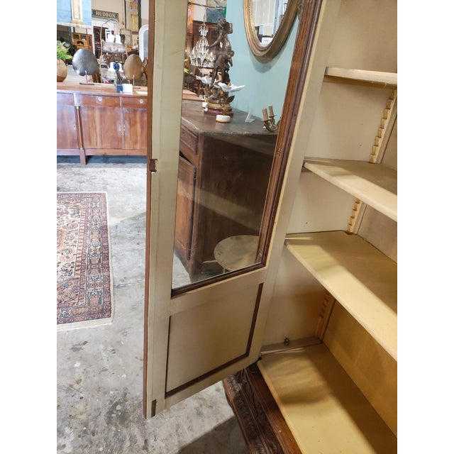 Late 19th Century French Renaissance Revival Carved Walnut Display Cabinet With Glass Doors For Sale - Image 5 of 7