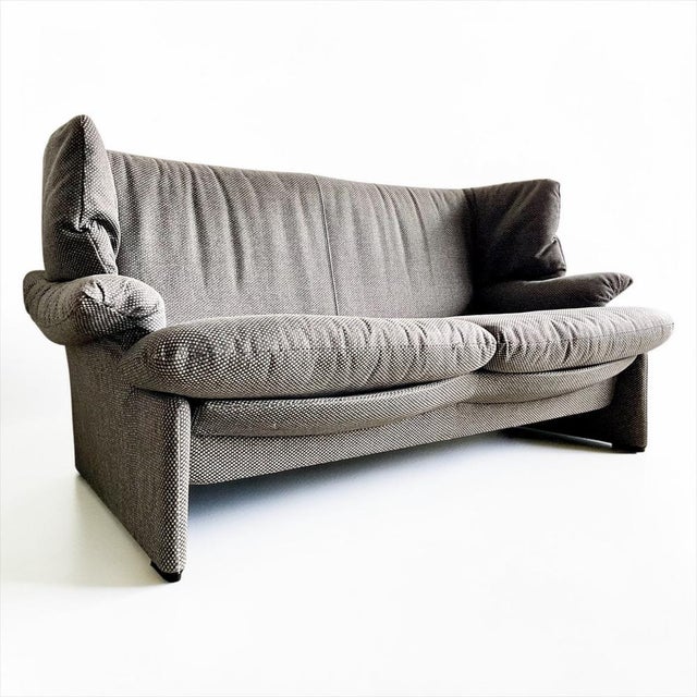 The Porto-Venere sofa was designed in 1973 by Vico Magistretti for Cassina in Italy, where outstanding design meets...
