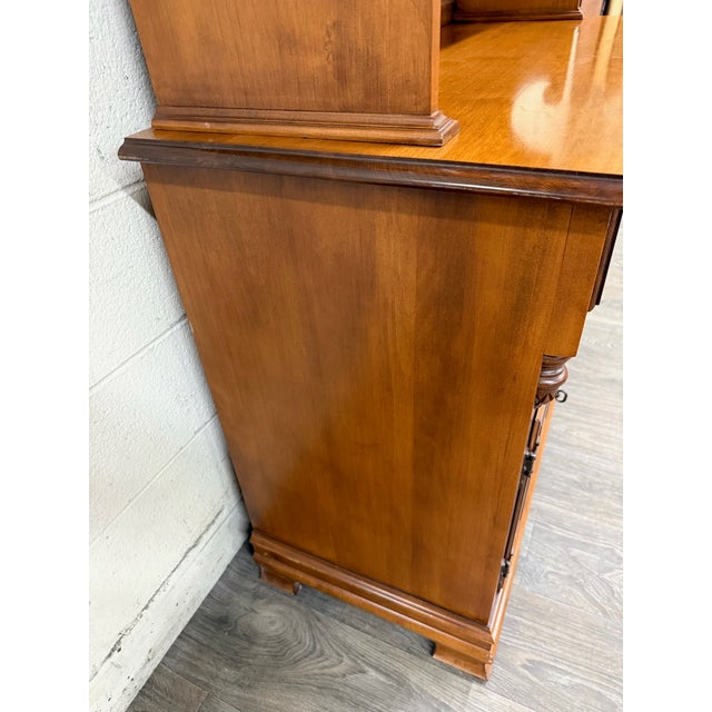 Late 20th Century Vintage Tell City Young Republic Colonial Hard Rock Maple China Cabinet & Hutch For Sale - Image 5 of 18