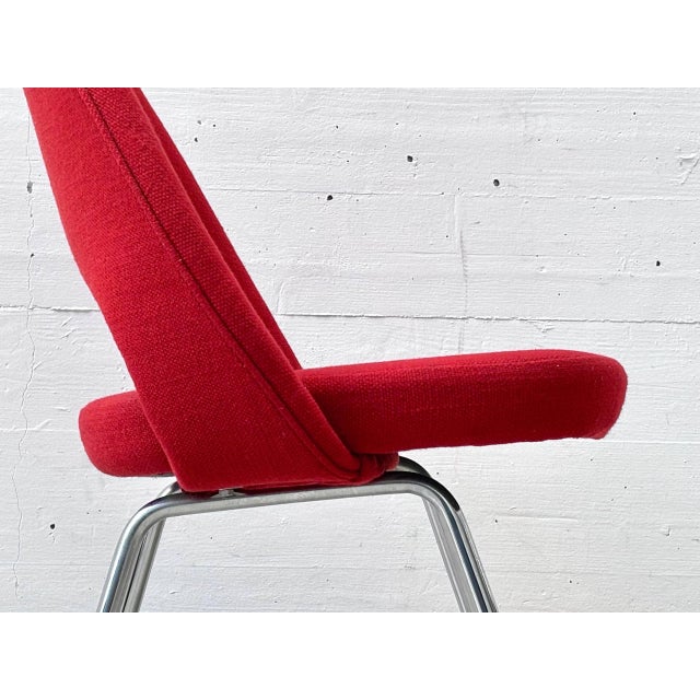 Vintage Executive Chair with Red Fabric Upholstery by Eero Saarinen for Knoll International, 1960s For Sale - Image 11 of 16