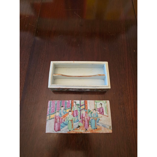 Green Mid 19th Century Antique Chinese Porcelain Jewelry Jewel Box Medallion For Sale - Image 8 of 12