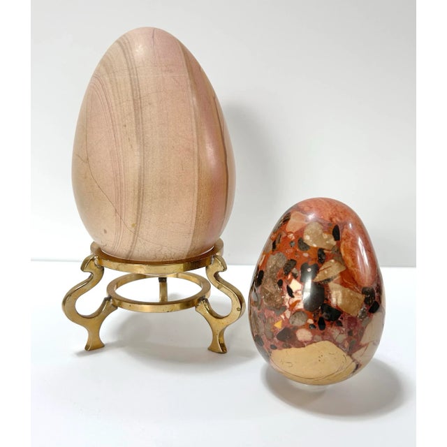 English Large Vintage Polished Stone Decorative Eggs – Natural Stone Sculptures on Brass Stand (Pair) For Sale - Image 3 of 7