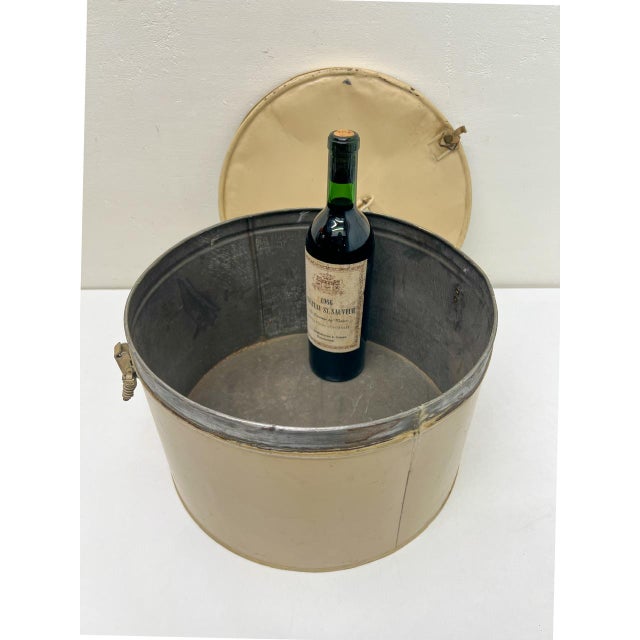 1920s Vintage Cream Painted Metal Tin Hat Box, 1920s For Sale - Image 5 of 9