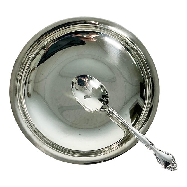 Mid 20th Century Hollywood Regency Oneida Community Serving Dish With Slotted Spoon - Set of 2. For Sale