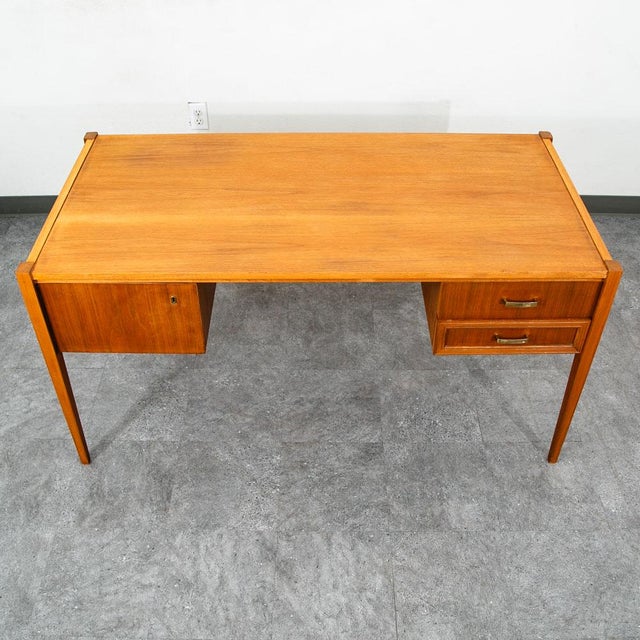 Mid-Century Modern 1960s Mid Century Modern Desk Walnut Office Vintage 2 Drawers Executive Compact MCM For Sale - Image 3 of 12