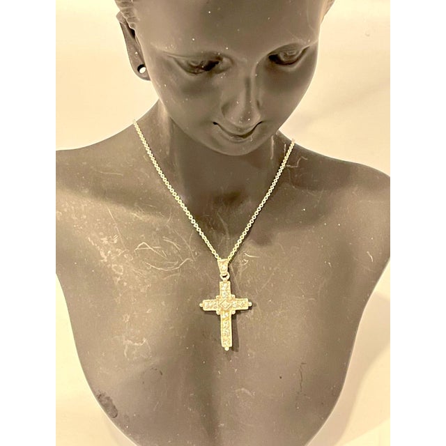 Contemporary White Diamond Cross Pendant with White Gold Necklace 18 Karat White Gold For Sale - Image 3 of 18