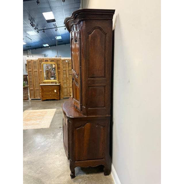 19th Century French Louis XV Style Buffet À Deux Corps Cabinet in Walnut For Sale In Houston - Image 6 of 11