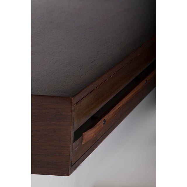 This extraordinary wall console, designed by Dino Cavalli for Tredici & C. Pavia, perfectly exemplifies the elegance and...