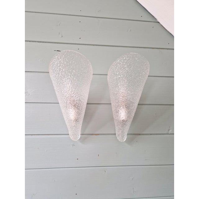1970s Vintage Wall Sconces in Textured Clear Plastic, 1970s, Set of 2 For Sale - Image 5 of 12