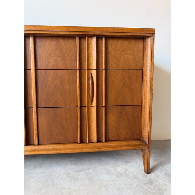 1970s Mid-Century Modern Thomasville Walnut Nine-Drawer Lowboy Dresser For Sale - Image 11 of 17
