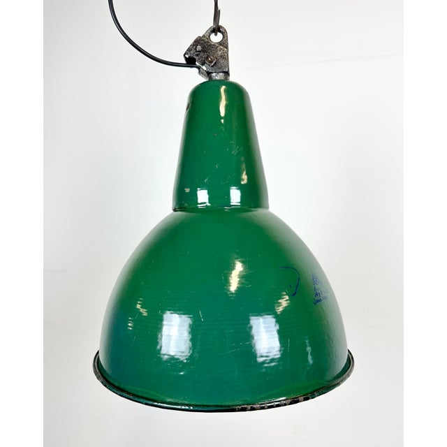 Industrial Green Enamel Factory Lamp with Cast Iron Top, 1960s For Sale - Image 4 of 17